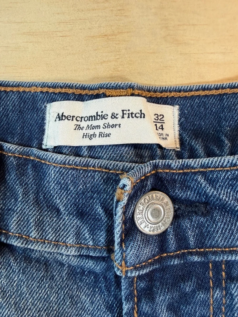 Abercrombie & Fitch Curve Love The Mom Short High Rise